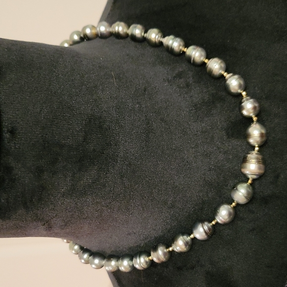 Natural Gray Baroque necklace